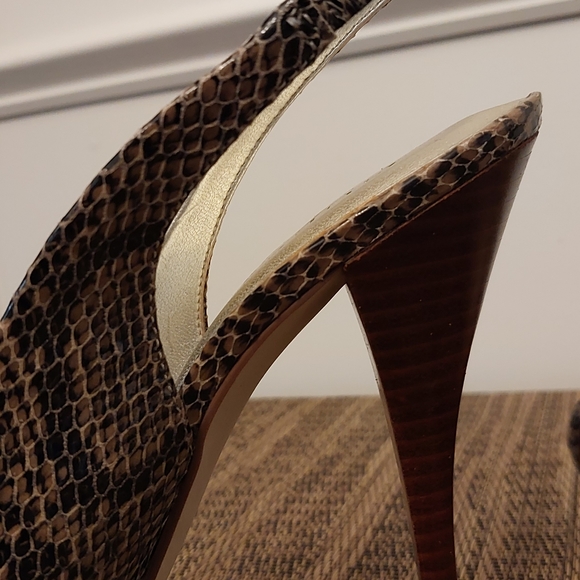Size 6M Guess by Marciano Women's Shoes/Heels, Gold Snakeskin - Picture 6 of 7
